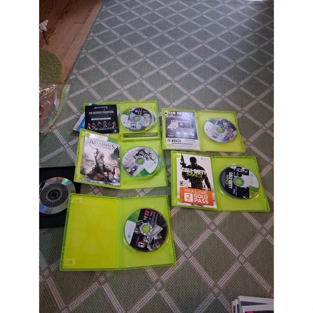 Xbox 360 Game Lot 5 Games . Assassins,Assassin's, Call Of Duty